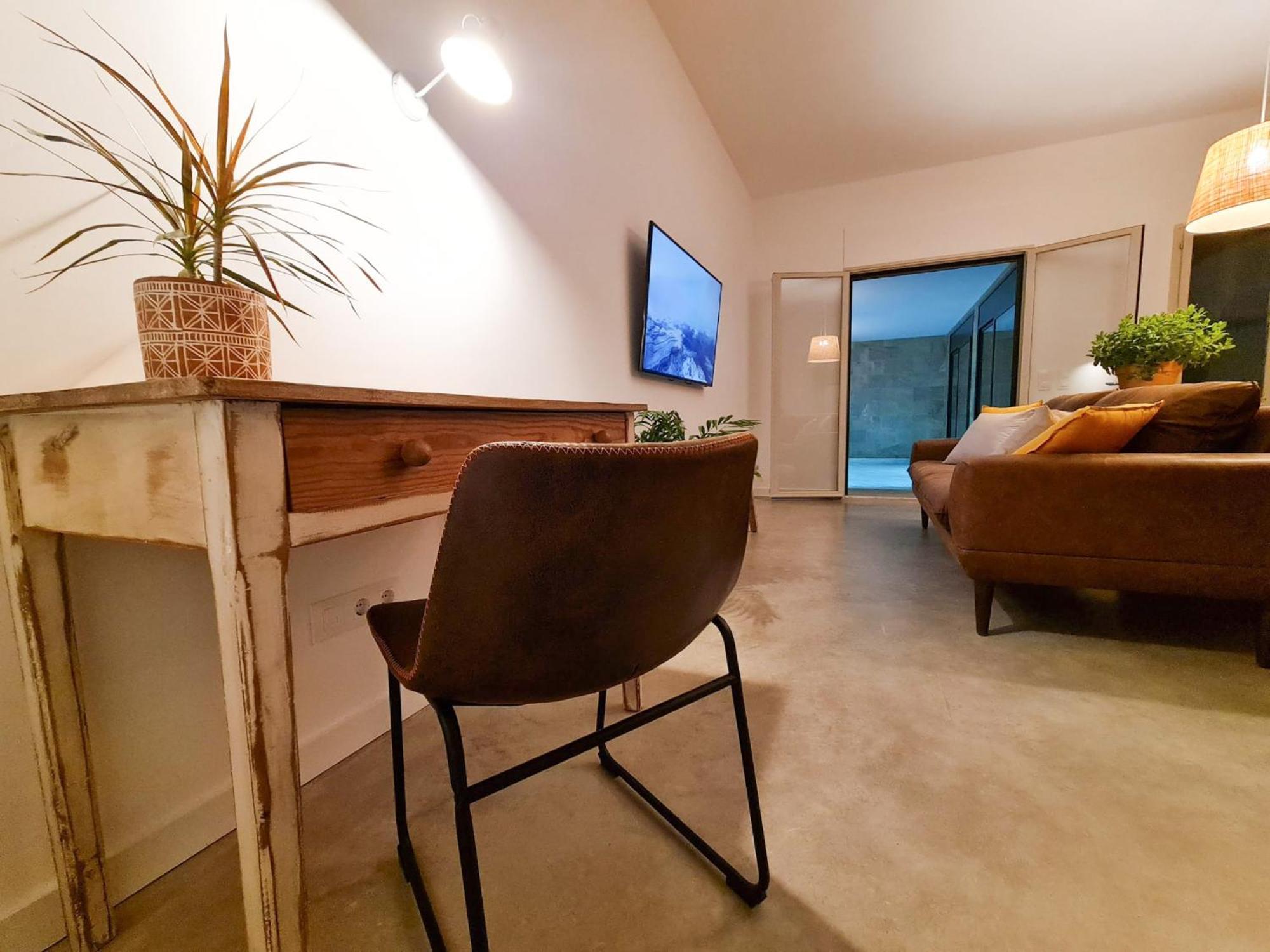 Apartament Loft Con Piscina Climatizada De Agua Salada Y Parking En El Centro De Figueres Figueres  Zewnętrze zdjęcie