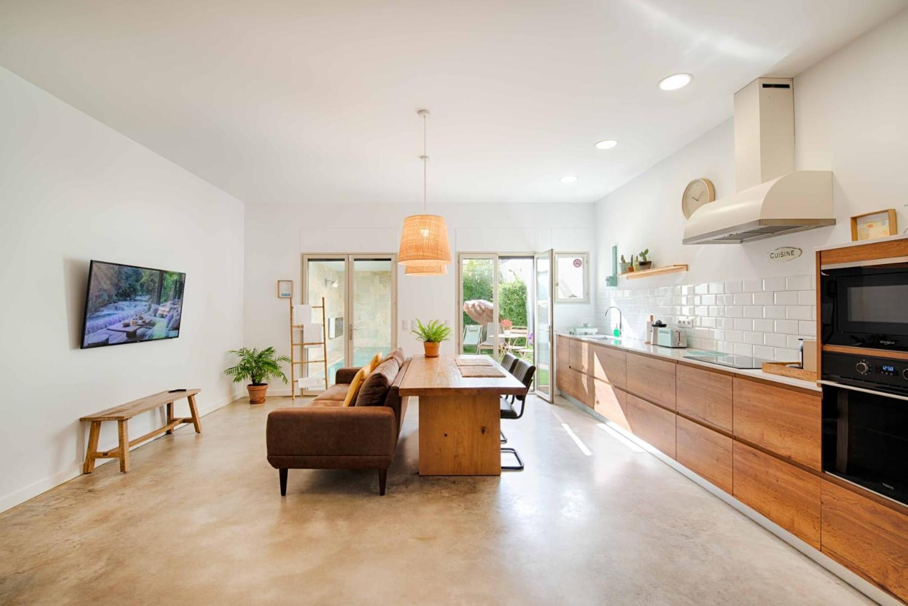 Apartament Loft Con Piscina Climatizada De Agua Salada Y Parking En El Centro De Figueres Figueres  Zewnętrze zdjęcie