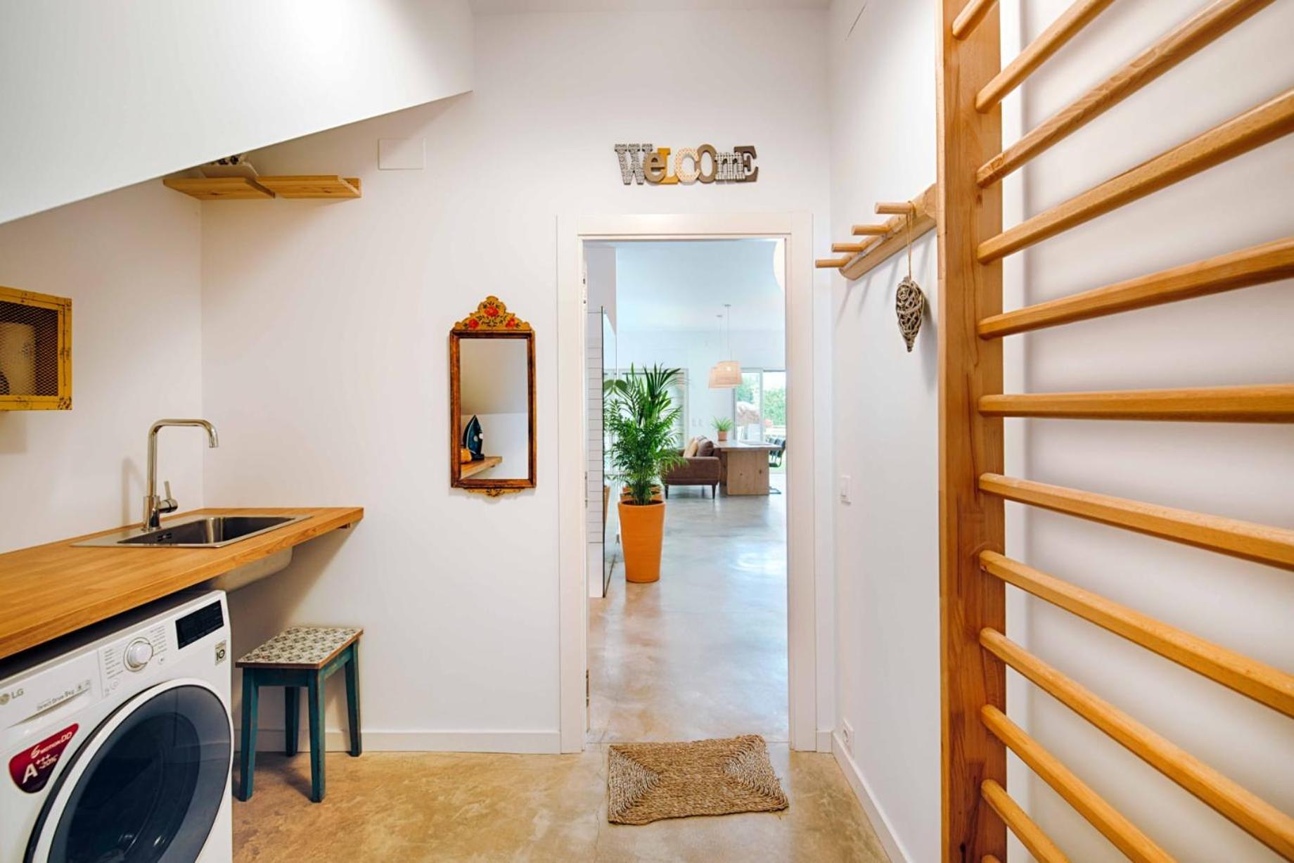 Apartament Loft Con Piscina Climatizada De Agua Salada Y Parking En El Centro De Figueres Figueres  Zewnętrze zdjęcie