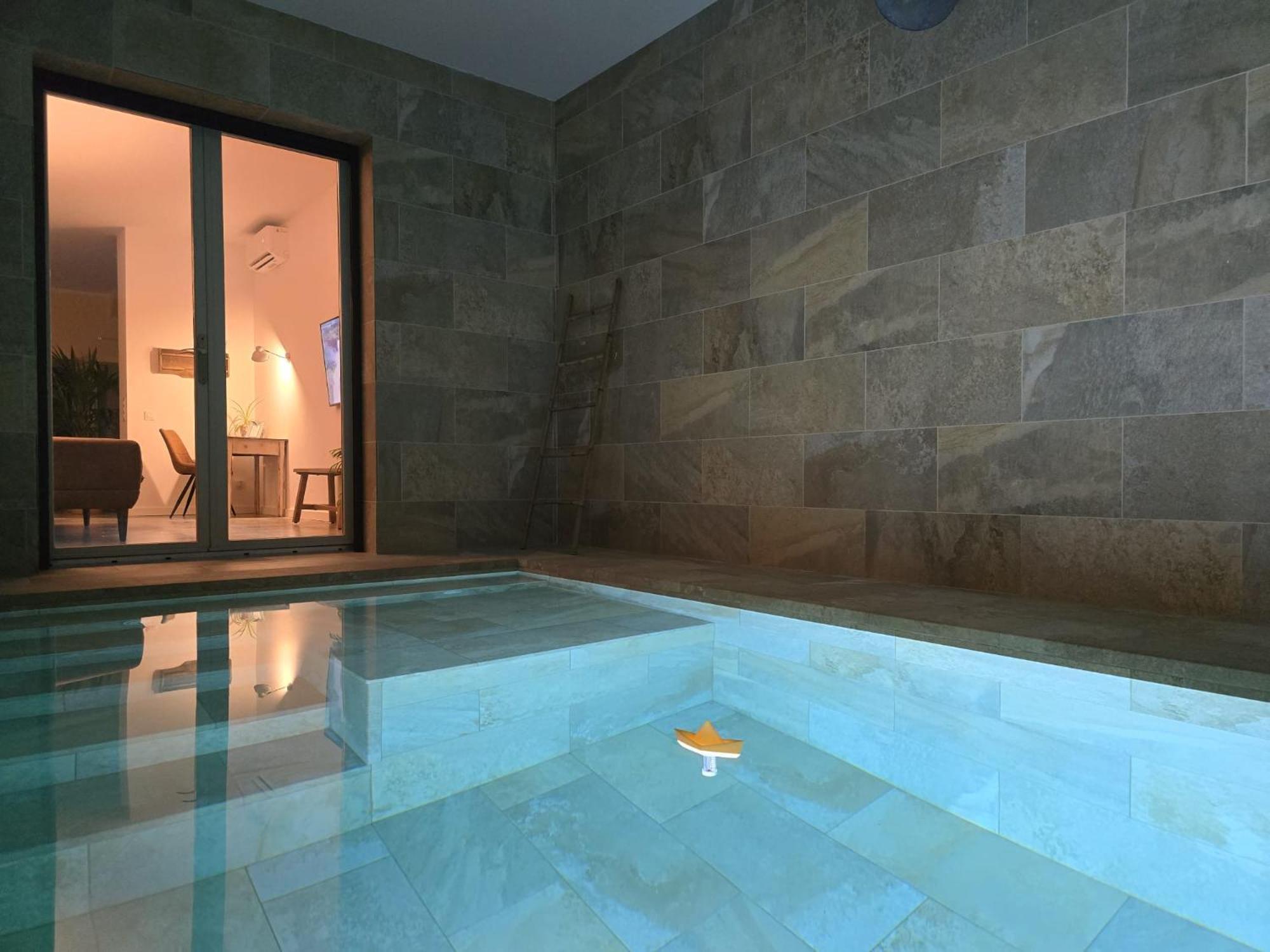Apartament Loft Con Piscina Climatizada De Agua Salada Y Parking En El Centro De Figueres Figueres  Zewnętrze zdjęcie